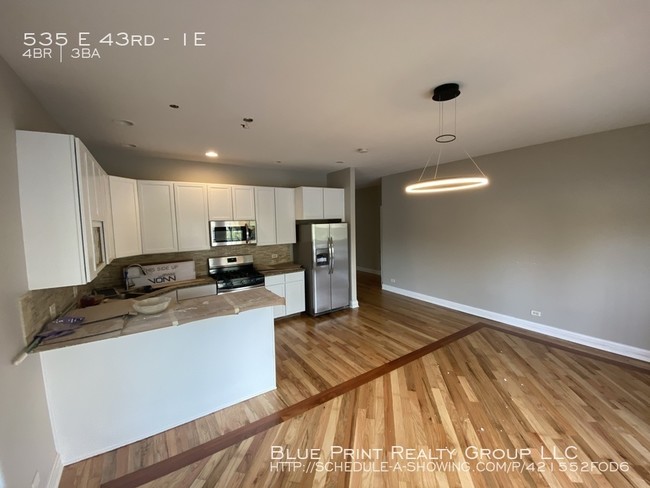 Building Photo - AMAZING BRONZEVILLE DUPLEX