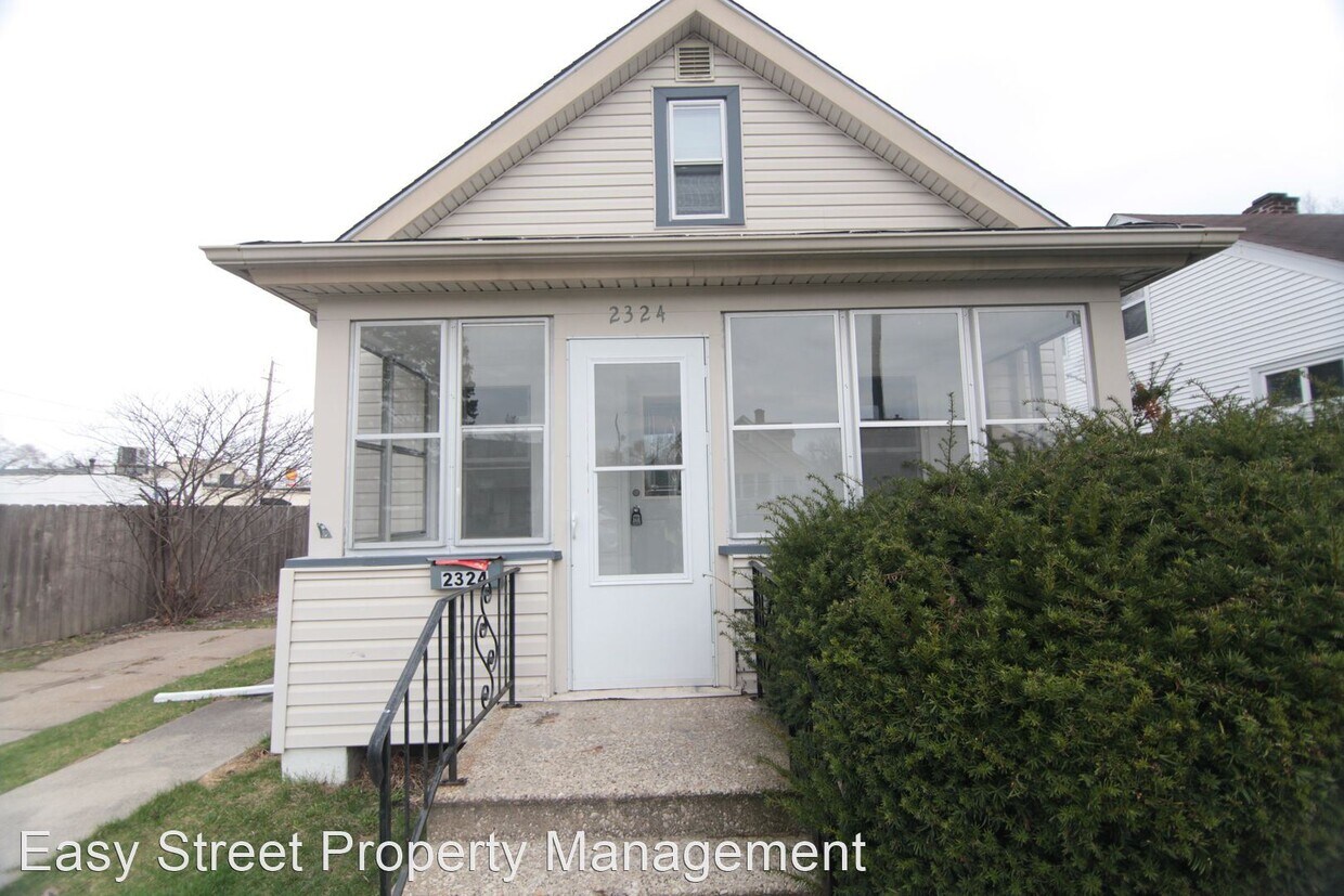 1 br, 1 bath House 2324 31st St House Rental in Moline, IL