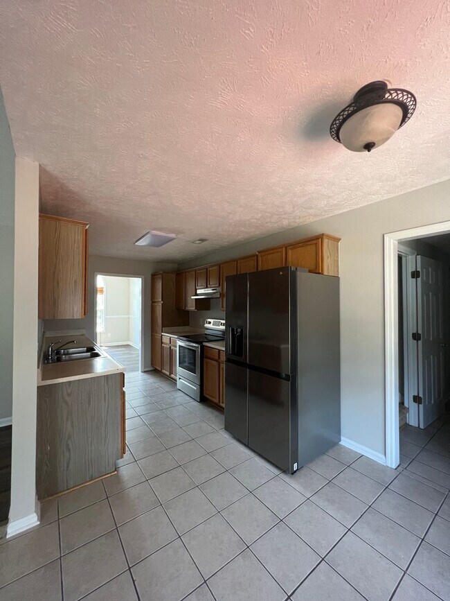 Building Photo - 137 Spring Valley Dr