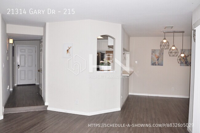 Foto del edificio - 21314 Gary Dr