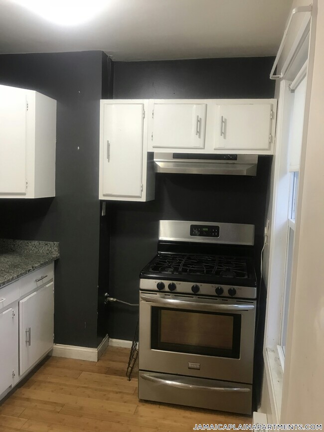 Building Photo - 74 Mozart St