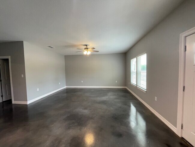 Building Photo - Hallsville