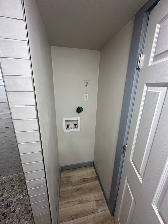 Foto del edificio - 9827 Walnut St