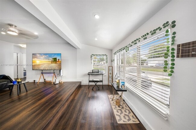 Foto del edificio - 600 SW 10th St