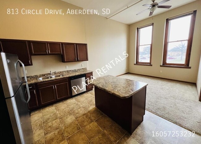 Building Photo - 214 S Kline St