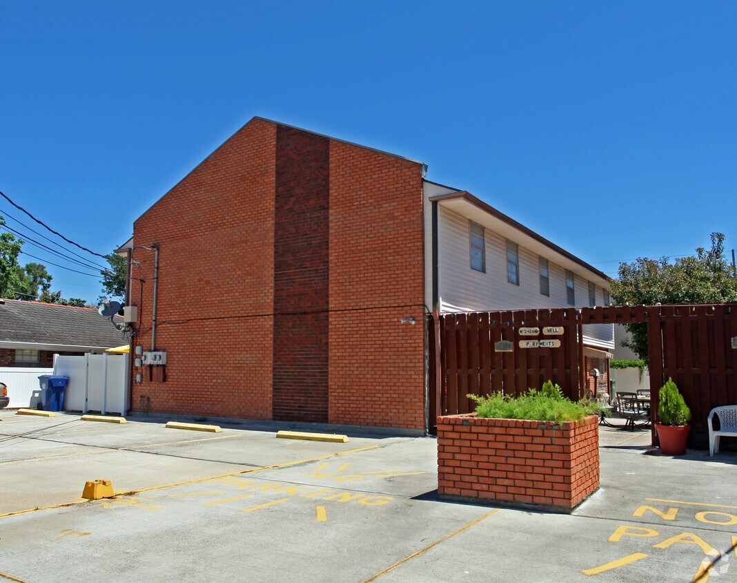 Building Photo - 561-565 Oak Ave