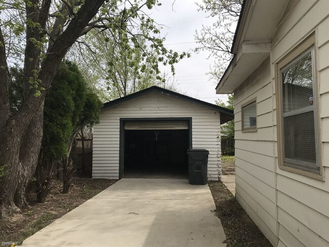 Building Photo - 3 br, 1 bath House - 3236 S Hiram Ave