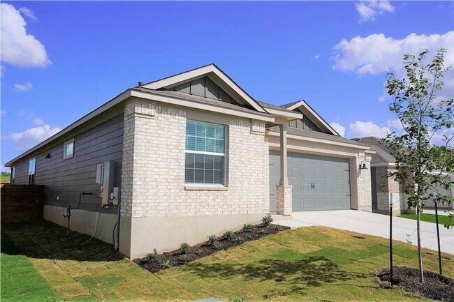 Building Photo - 330 Rioja