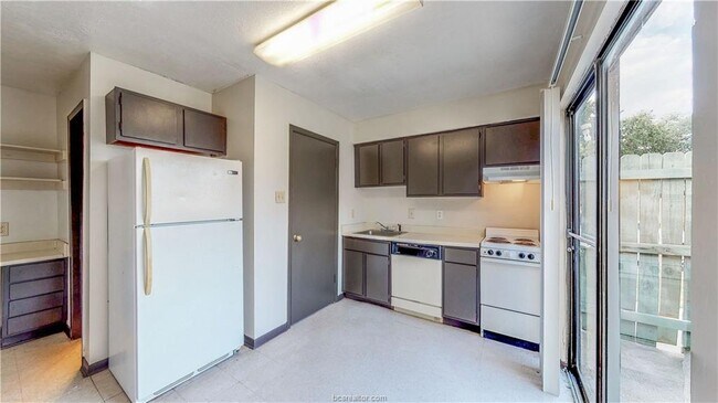 Foto del edificio - 725 Peppertree Dr
