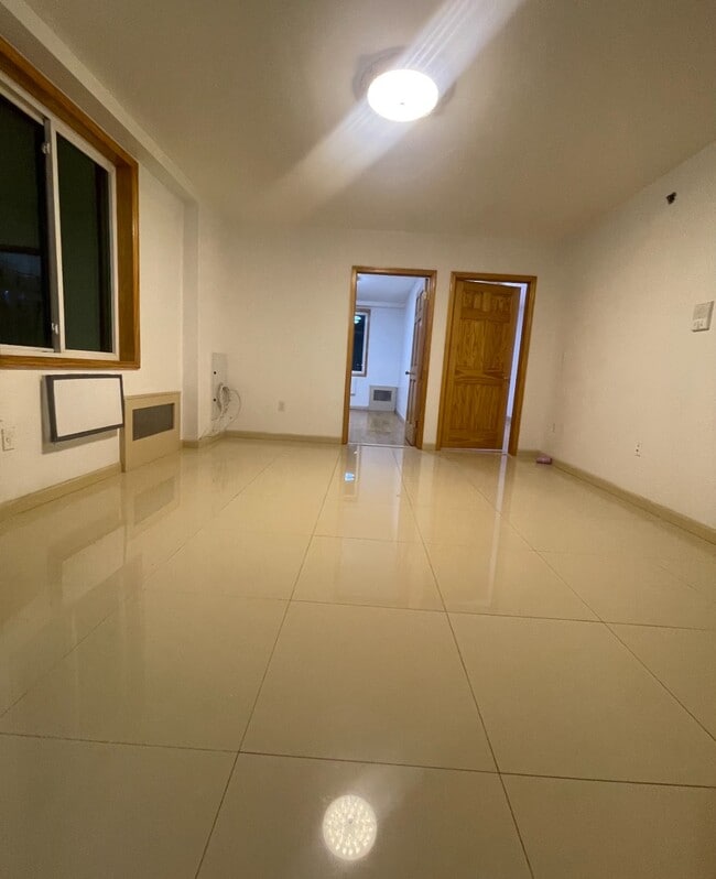 Foto del edificio - 6426 Queens Blvd