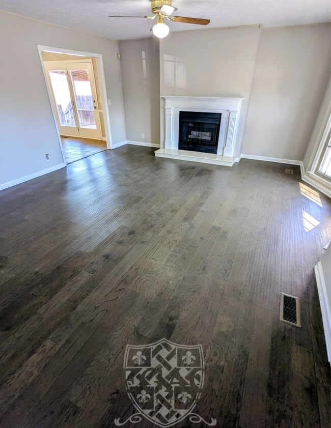 Photo - 221 Benefield Dr House