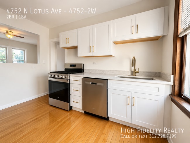 Building Photo - 4752 N Lotus Ave