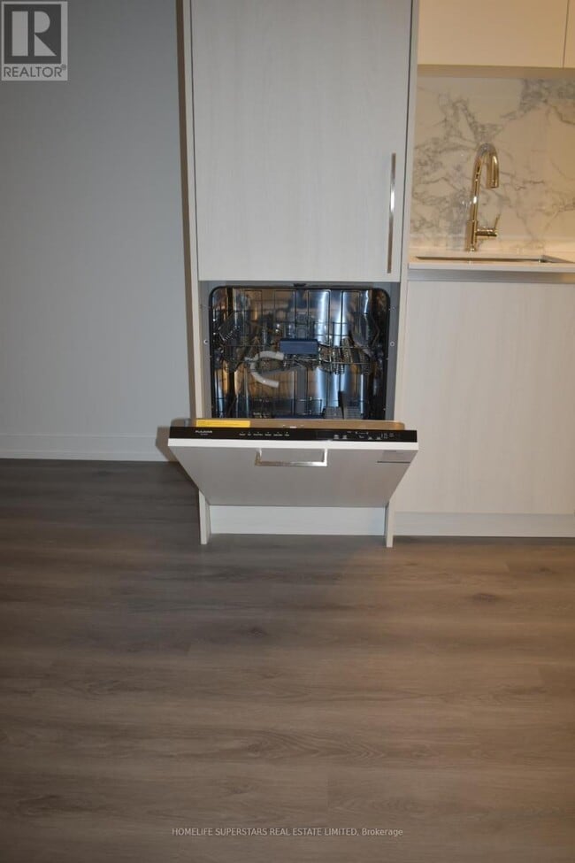 Building Photo - 225 Commerce St