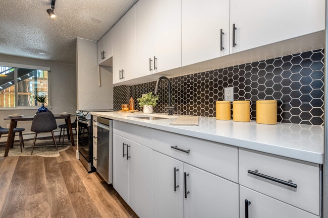 Building Photo - 1341 Cook