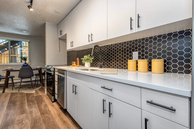 Foto del edificio - 1341 Cook