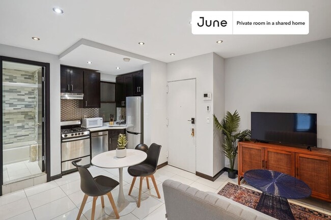 Building Photo - Room in Shared 4 bed/1 bath home