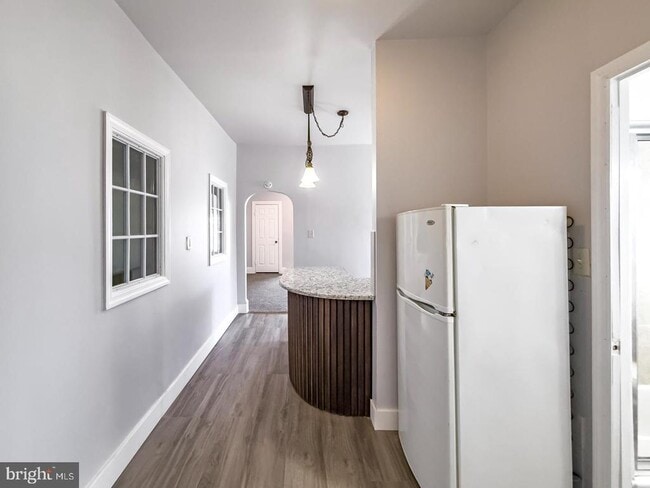 Building Photo - 419 Woodward St