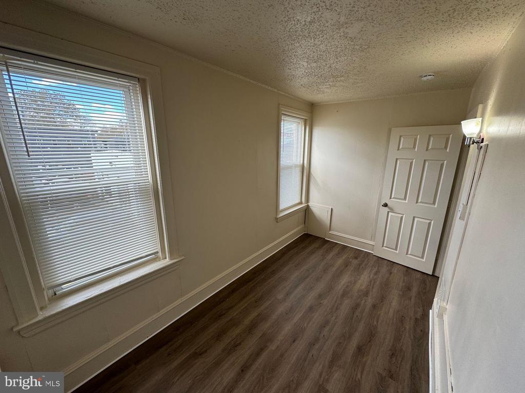 Foto principal - 620 W 2nd St