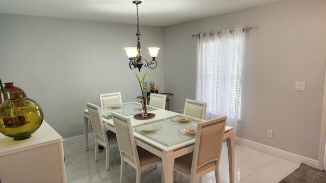 Foto del edificio - 562 SE Majestic Terrace