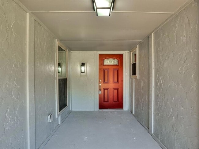 Photo - 1305 Apollo Rd House