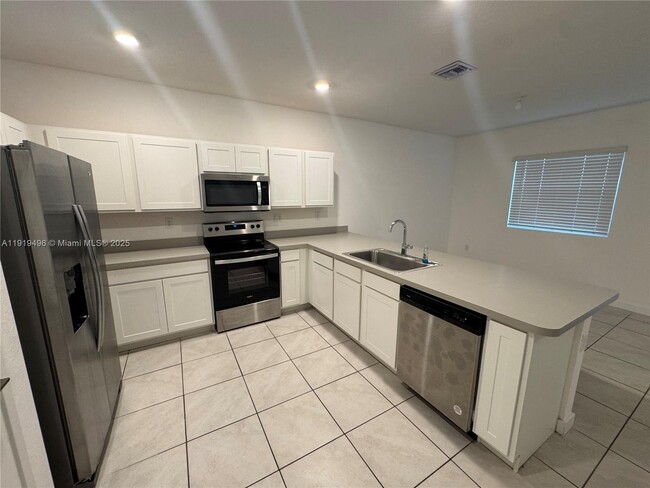 Building Photo - 1780 SE 9th Ave