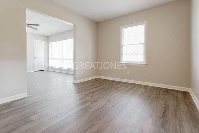 Foto del edificio - 4504 Tracy St