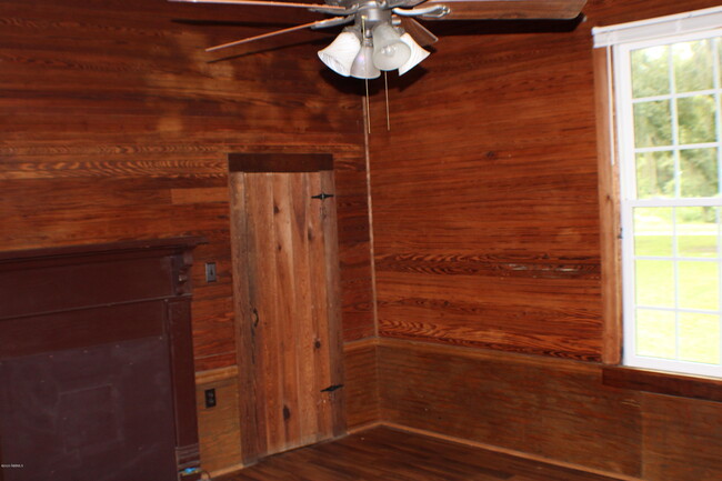 Building Photo - 3035 Sandy Run Rd