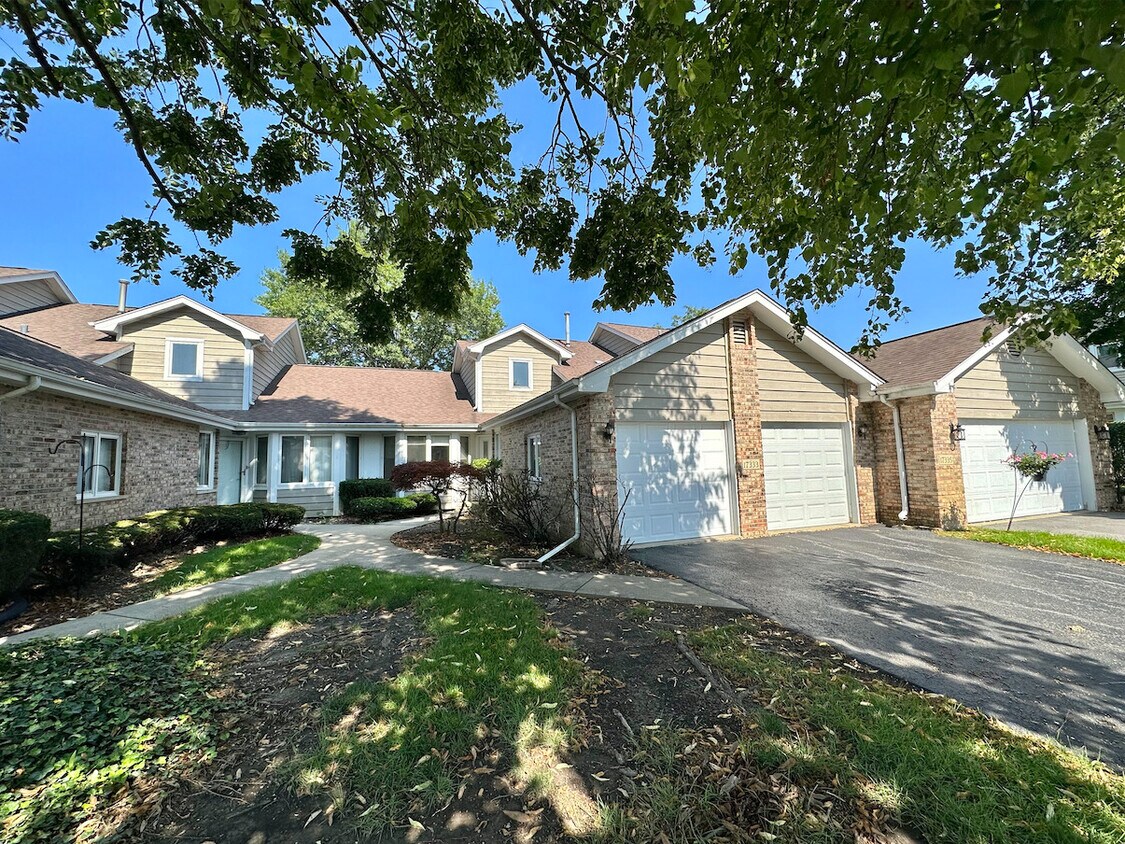 17333 Brook Crossing Ct, Orland Park, IL 60467 Townhome Rentals in