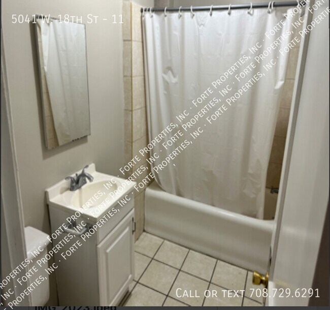 Building Photo - Studio apartment
