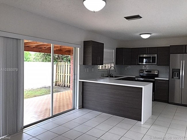 Building Photo - 6049 SW 128th Ct