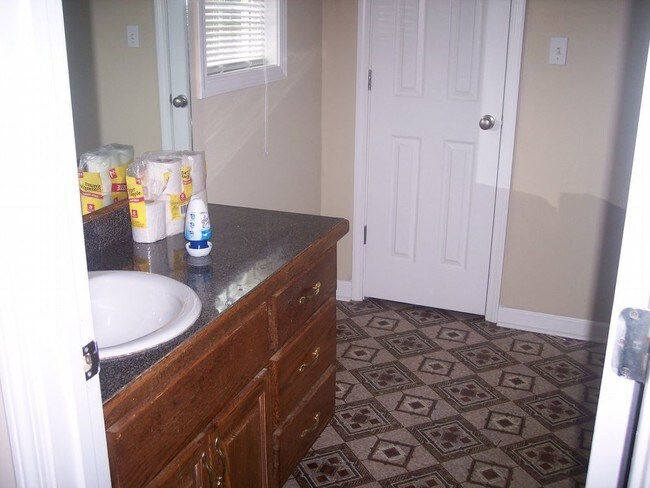 Building Photo - Completely Renovated Ranch on Large Lot