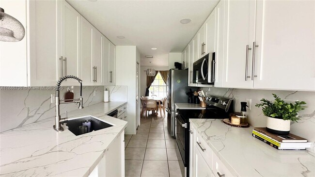 Foto del edificio - 2265 NW 170th Ave