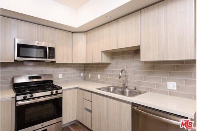 Building Photo - 129 S kings Rd