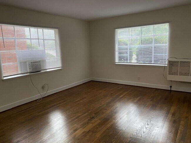 Foto del edificio - Renovated 2BDR Apartment at great location!