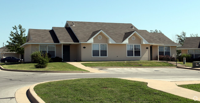 Foto del edificio - Crestview Senior Duplexes