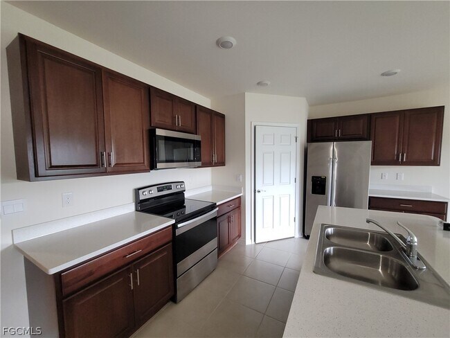 Foto del edificio - 337 SW 30th Ave