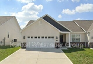 Building Photo - 806 Applewood Creek Dr