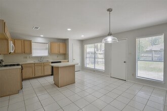 Building Photo - 2311 Old Oak Ln