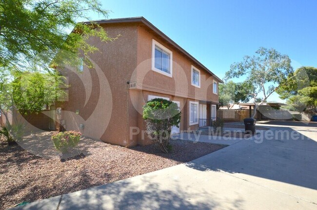 Foto del edificio - 1418 E Knoll Cir