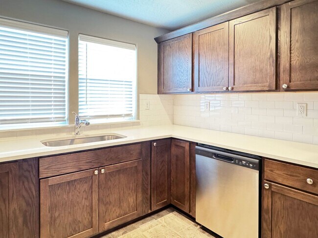 Building Photo - Pet Friendly - Newer Lebanon 3/2 Single Fa...