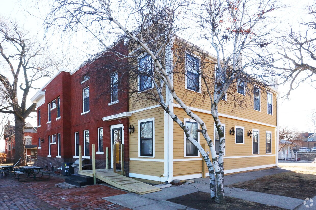 Building Photo - 900 18th St