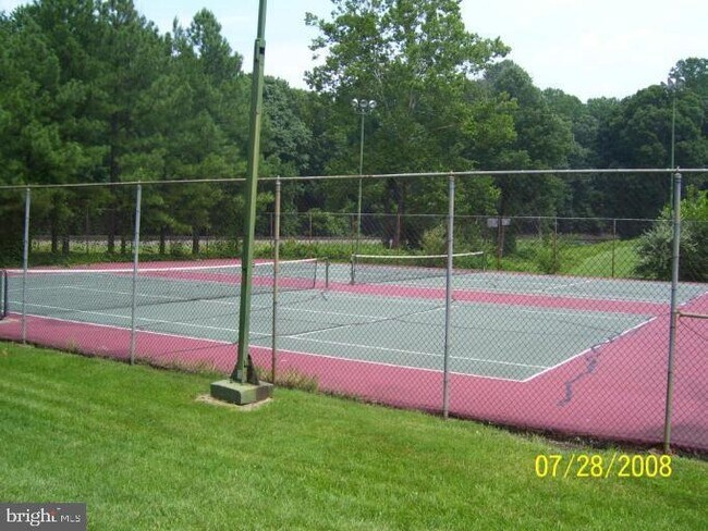 Foto del edificio - 5808 Royal Ridge Dr