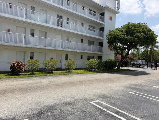 Building Photo - 4500 N Flagler Dr