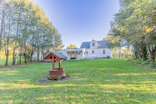 Photo - 183 Thompson Rd House