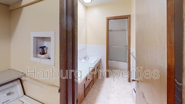 Photo - 1717 Baseline Rd House