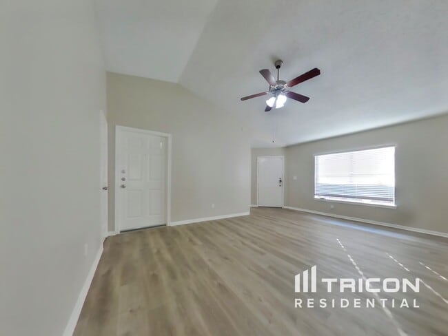 Building Photo - 3254 Kelling St