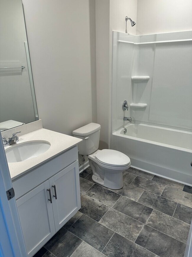 Building Photo - Gourgeous Brand New 4 bedroom Home near La...