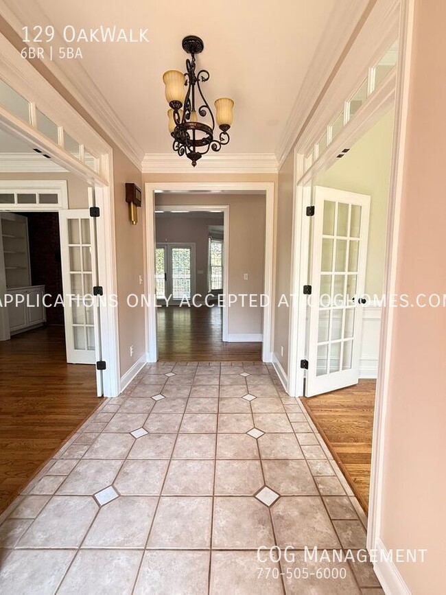 Building Photo - 129 OakWalk-