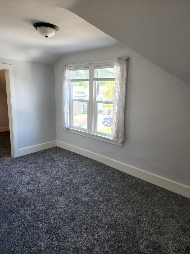 Foto del edificio - 1223/1225 Redfield St Duplex