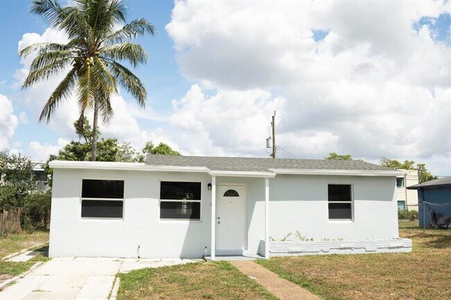 Building Photo - 2317 NW 15th Ct